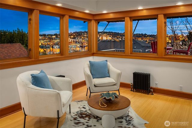 2117 N 36th Street, Seattle, WA 98103