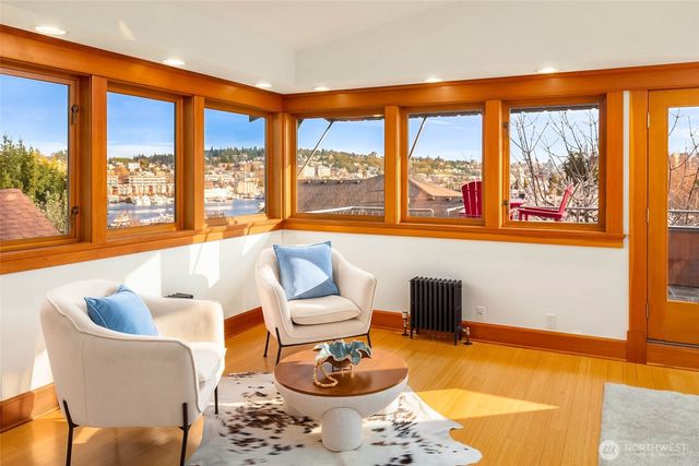 2117 N 36th Street, Seattle, WA 98103