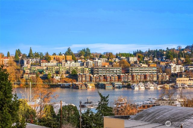 2117 N 36th Street, Seattle, WA 98103