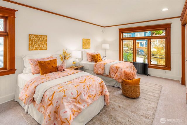 2117 N 36th Street, Seattle, WA 98103