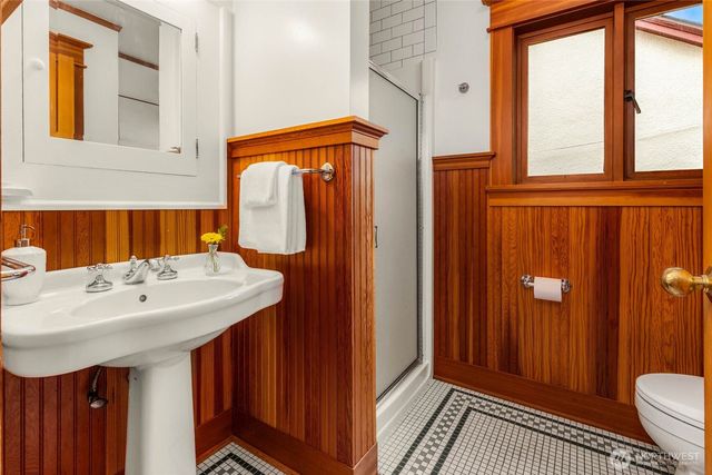 2117 N 36th Street, Seattle, WA 98103