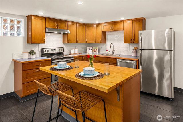 2117 N 36th Street, Seattle, WA 98103