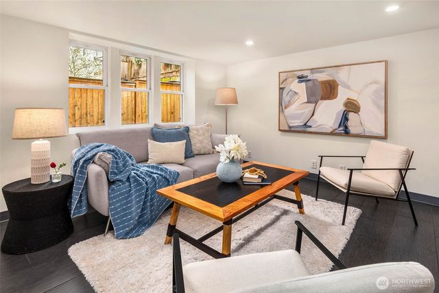 2117 N 36th Street, Seattle, WA 98103