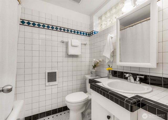 2117 N 36th Street, Seattle, WA 98103