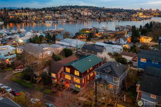 2117 N 36th Street, Seattle, WA 98103