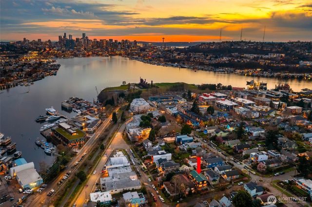 2117 N 36th Street, Seattle, WA 98103