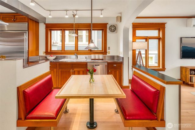 2117 N 36th Street, Seattle, WA 98103