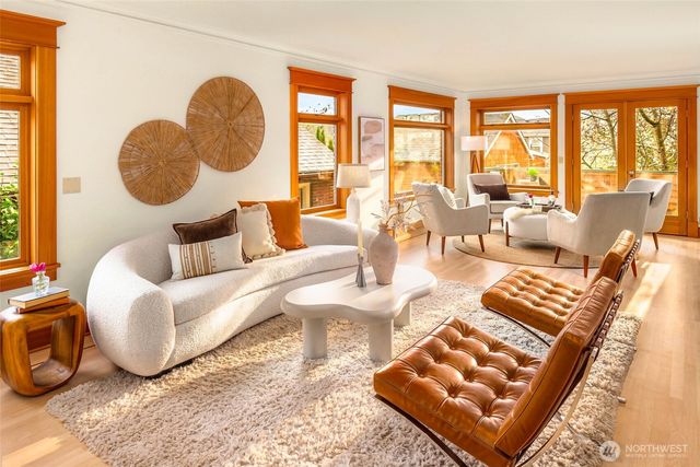 2117 N 36th Street, Seattle, WA 98103