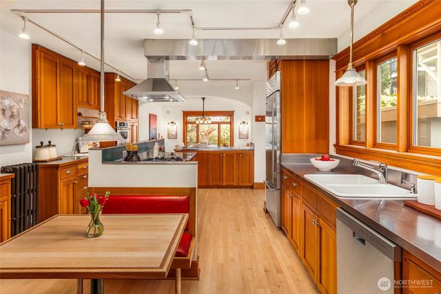 2117 N 36th Street, Seattle, WA 98103