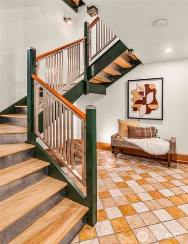 2117 N 36th Street, Seattle, WA 98103