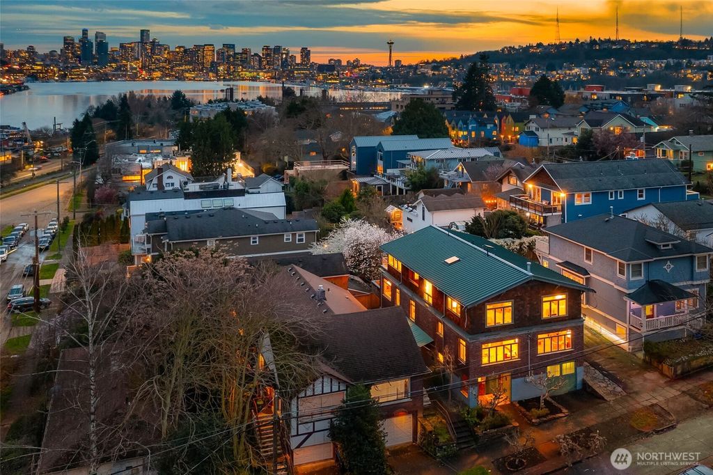 2117 N 36th Street, Seattle, WA 98103