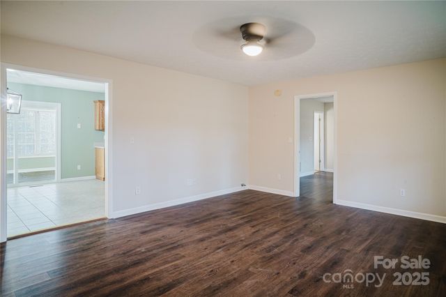 159 W Sweetbriar Lane, Etowah, NC 28729