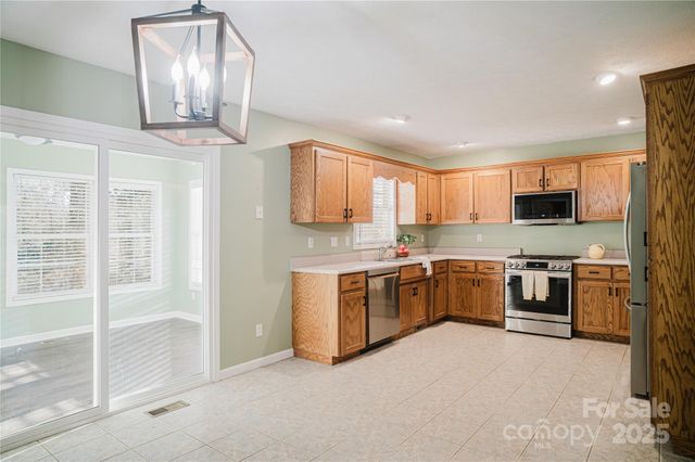 159 W Sweetbriar Lane, Etowah, NC 28729