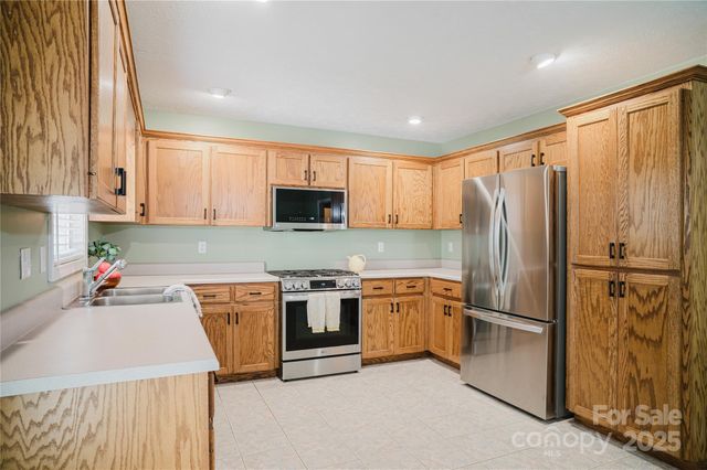 159 W Sweetbriar Lane, Etowah, NC 28729