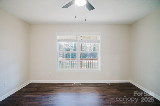 159 W Sweetbriar Lane, Etowah, NC 28729