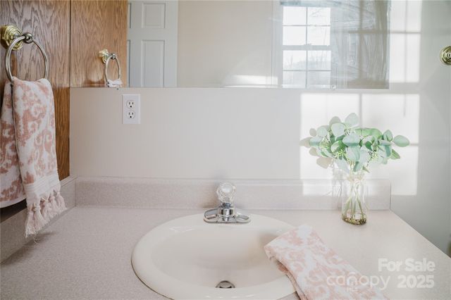 159 W Sweetbriar Lane, Etowah, NC 28729