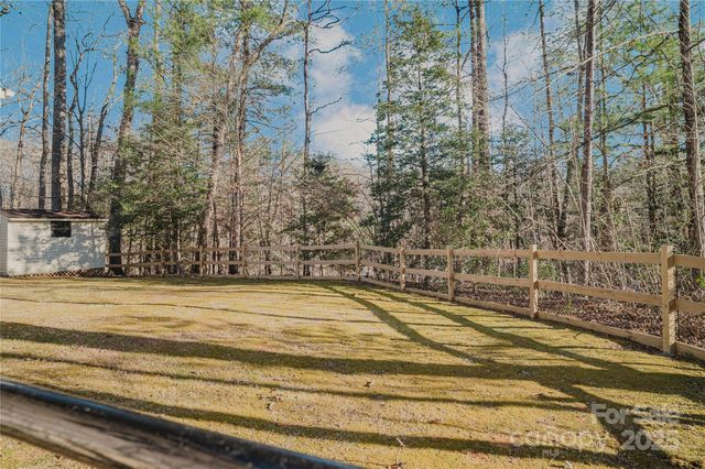 159 W Sweetbriar Lane, Etowah, NC 28729