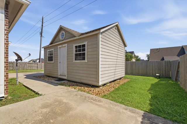 13930 Hawthorne Circle, Mont Belvieu, TX 77523