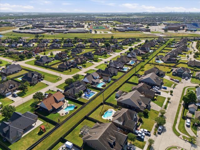 13930 Hawthorne Circle, Mont Belvieu, TX 77523