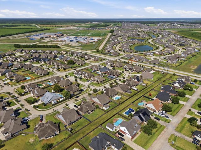 13930 Hawthorne Circle, Mont Belvieu, TX 77523