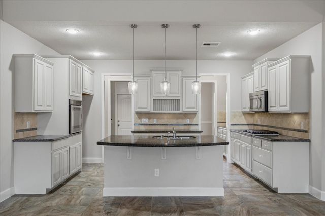 13930 Hawthorne Circle, Mont Belvieu, TX 77523