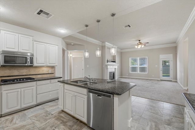 13930 Hawthorne Circle, Mont Belvieu, TX 77523