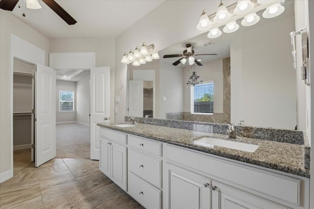 13930 Hawthorne Circle, Mont Belvieu, TX 77523