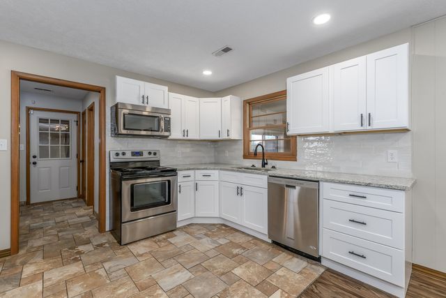 11700 W County Line Road, Republic, MO 65738