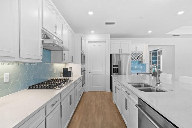 2715 Primrose Pl, Oakland Park, FL 33309