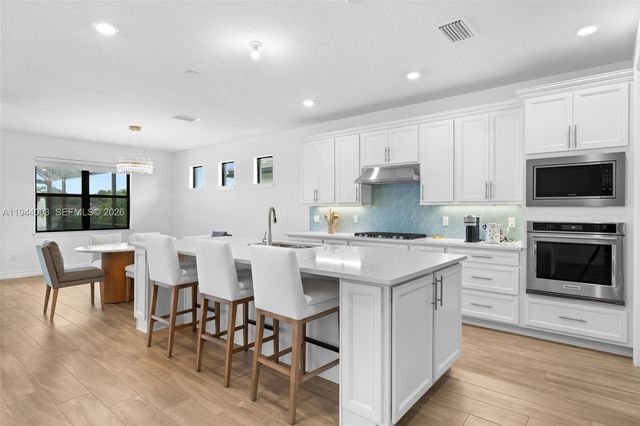 2715 Primrose Pl, Oakland Park, FL 33309