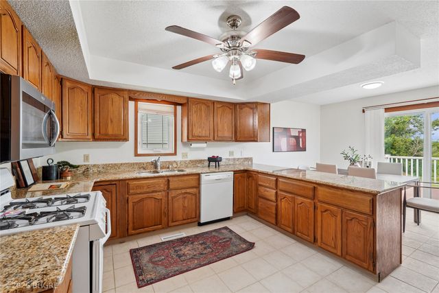 8527 Ridgeview Drive, Des Moines, IA 50320