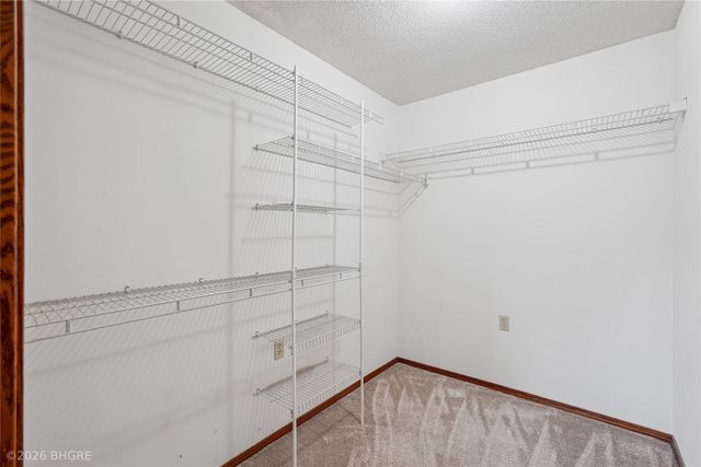 8527 Ridgeview Drive, Des Moines, IA 50320