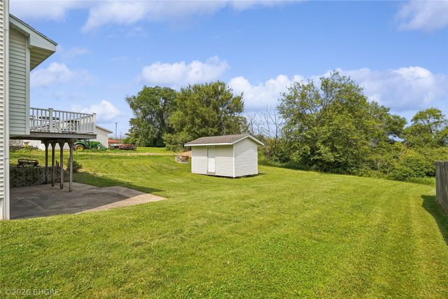 8527 Ridgeview Drive, Des Moines, IA 50320