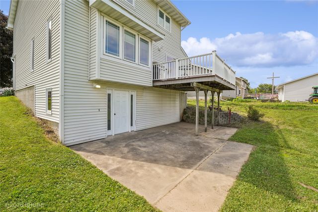 8527 Ridgeview Drive, Des Moines, IA 50320