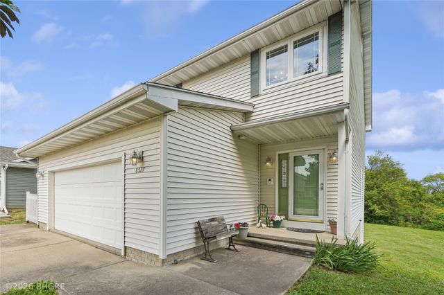 8527 Ridgeview Drive, Des Moines, IA 50320