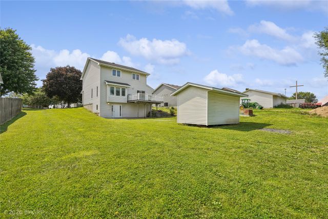 8527 Ridgeview Drive, Des Moines, IA 50320