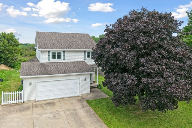 8527 Ridgeview Drive, Des Moines, IA 50320