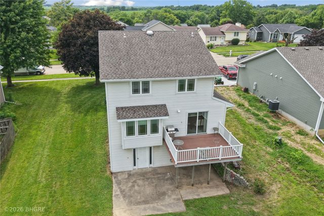 8527 Ridgeview Drive, Des Moines, IA 50320