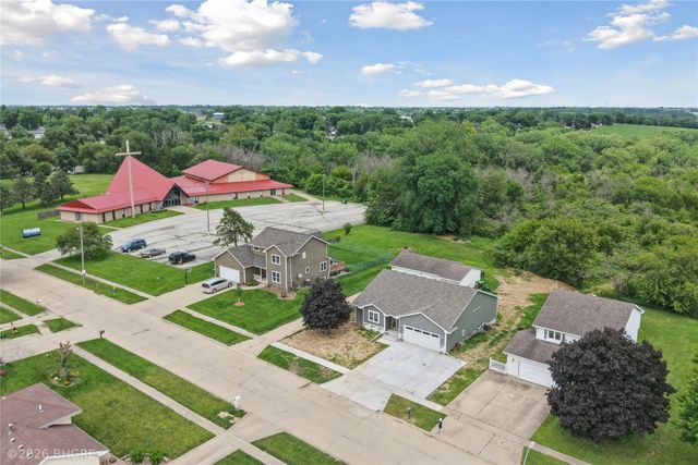 8527 Ridgeview Drive, Des Moines, IA 50320