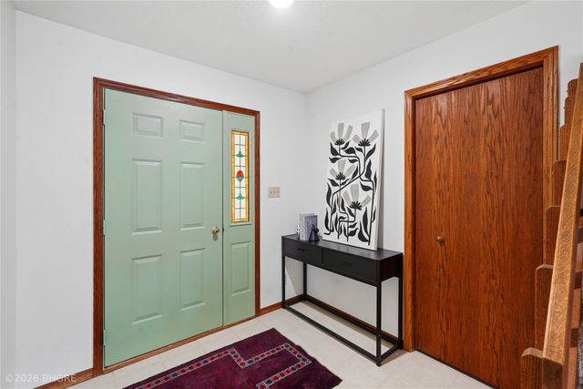8527 Ridgeview Drive, Des Moines, IA 50320