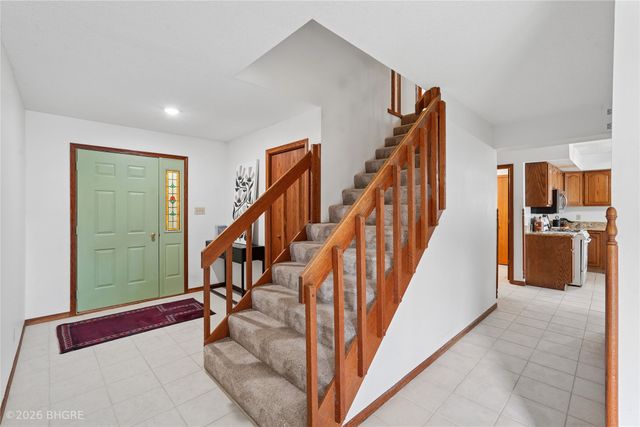 8527 Ridgeview Drive, Des Moines, IA 50320