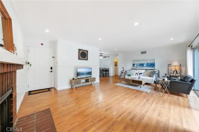 1018 Cabrillo Park H, Santa Ana, CA 92701