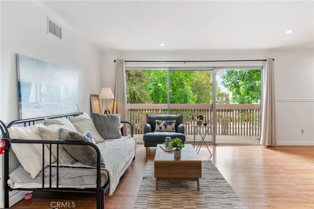 1018 Cabrillo Park H, Santa Ana, CA 92701
