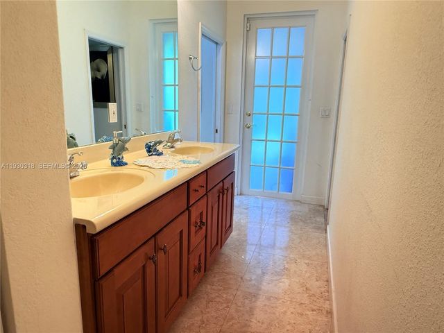 8950 SW 152nd Ct, Miami, FL 33196