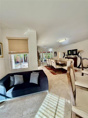 8950 SW 152nd Ct, Miami, FL 33196