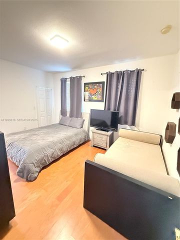 8950 SW 152nd Ct, Miami, FL 33196