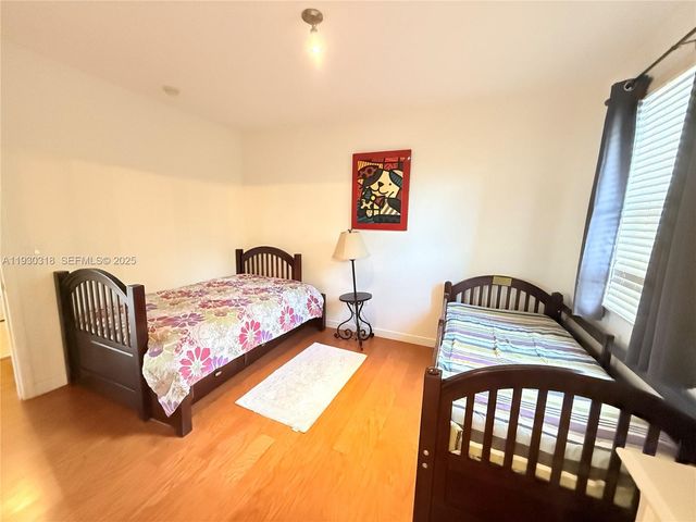 8950 SW 152nd Ct, Miami, FL 33196