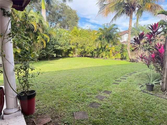 8950 SW 152nd Ct, Miami, FL 33196