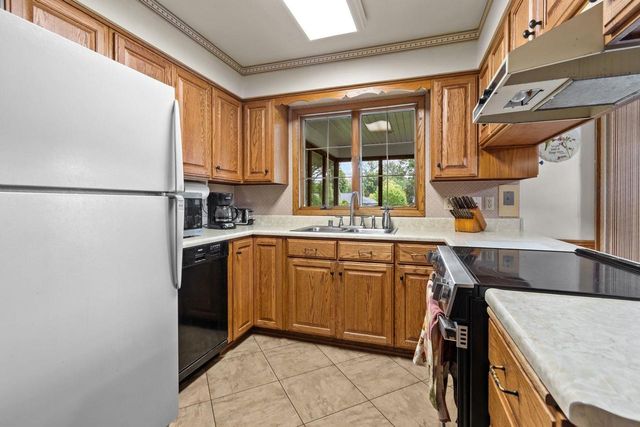 132 OAK COURT, Berlin, WI 54923