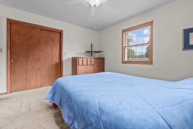 132 OAK COURT, Berlin, WI 54923